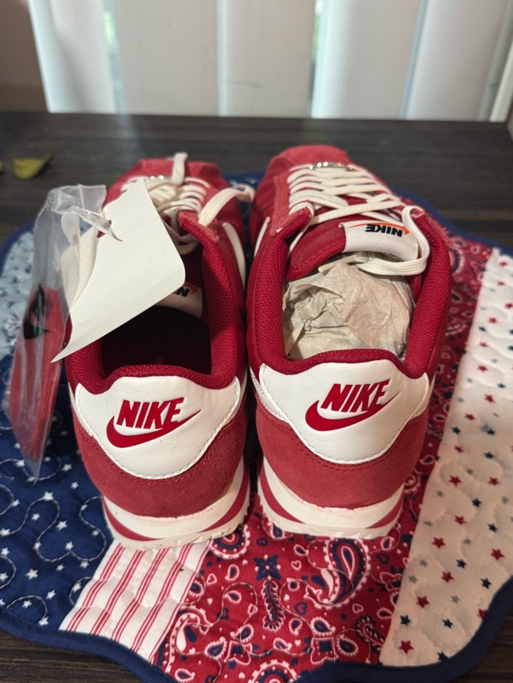 Nike Red & White Men’s Sneakers - Picture 3 of 5